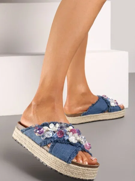 Papuci Albastri pe Platformă în Stil Boho cu Aplicații și Împletitură Rissona albastru