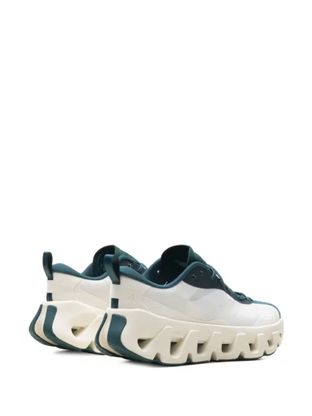 Sneaker On fehér