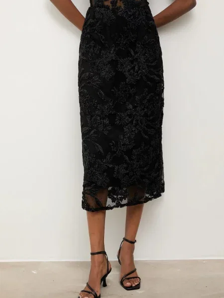 Krilo Answear.LAB črna