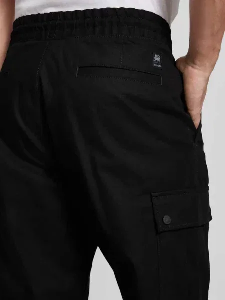 Spodnie cargo o kroju relaxed fit z elastycznym pasem model ‘Garlo’ Hugo czarne