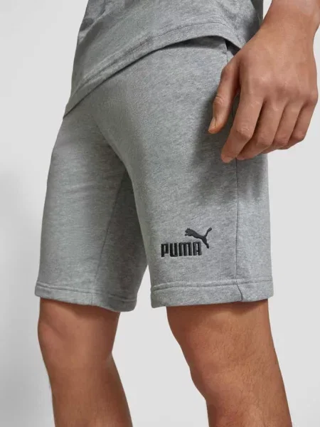 Szorty z dzianiny dresowej o kroju regular fit z wyhaftowanym logo model ‘ESS No. 1’ Puma Performance