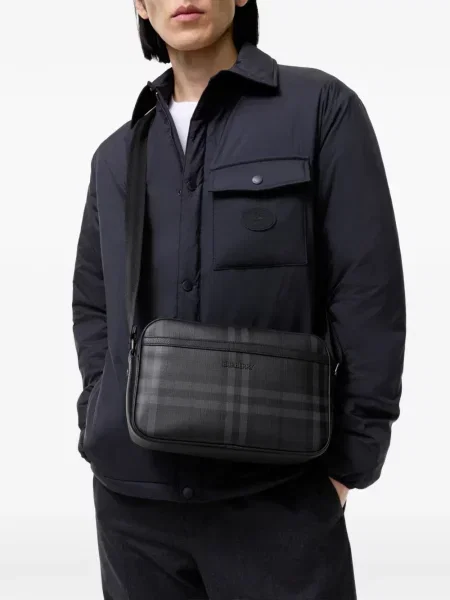 Geantă crossbody Burberry în carouri gri