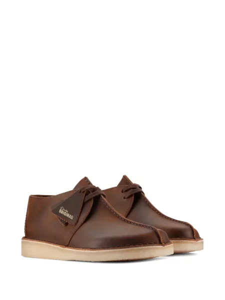 Δερμάτινα μποτάκια Clarks Originals με κορδόνια καφέ