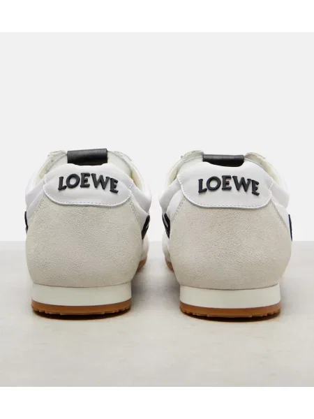 Sneakerși Loewe din piele de căprioară alb
