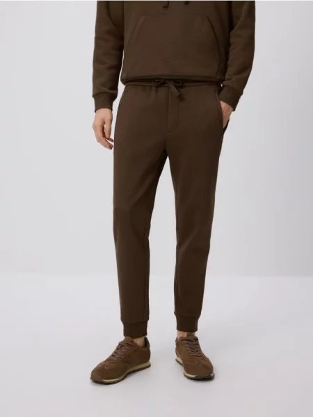 Reserved Spodnie dresowe slim fit brązowy