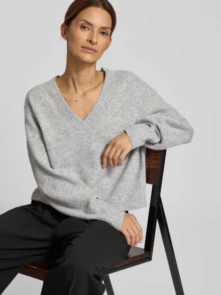Sweter z dzianiny o kroju comfort fit z dodatkiem wełny model ‘BOOM’ Vero Moda