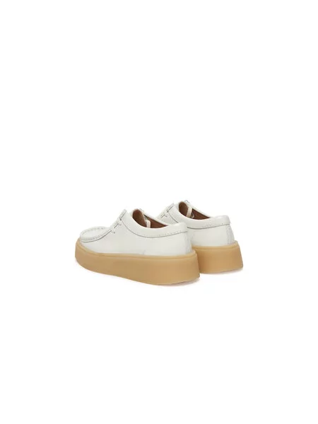 Nizki čevlji Clarks Torview W bela