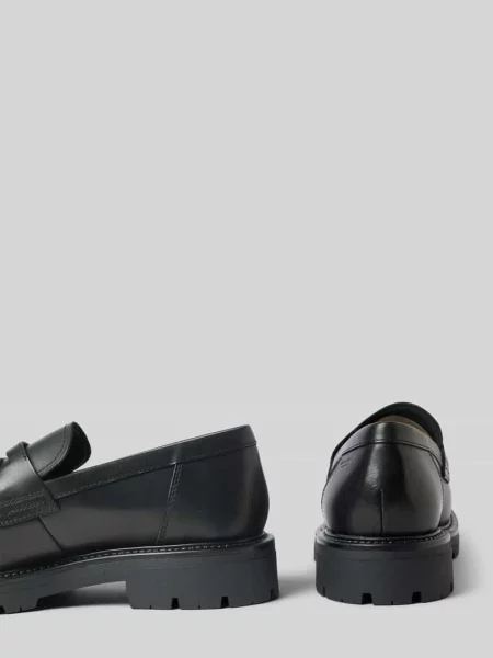 Mokasyny z detalem z logo model ‘CAMERON’ Vagabond czarne