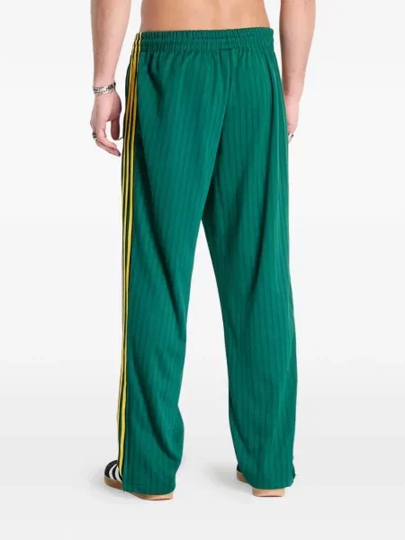 Dlouhé běžecké boty Adidas Terrex s krátkými rukávy s výstřihem do v černé