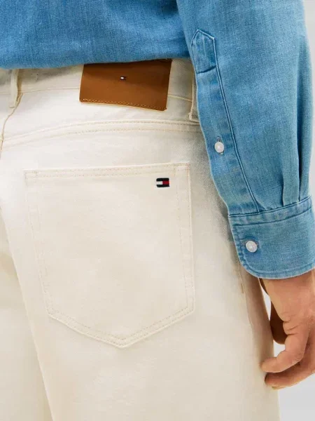 Szorty jeansowe krój regular fit model DOVER' Tommy Hilfiger białe