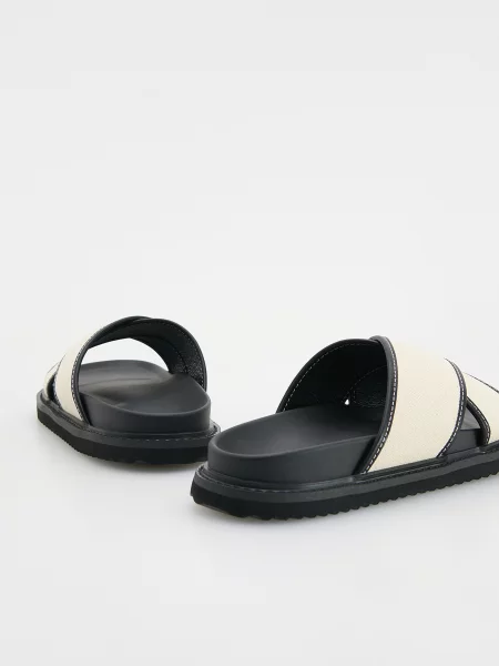 Тапочки Reserved с ремешками черные