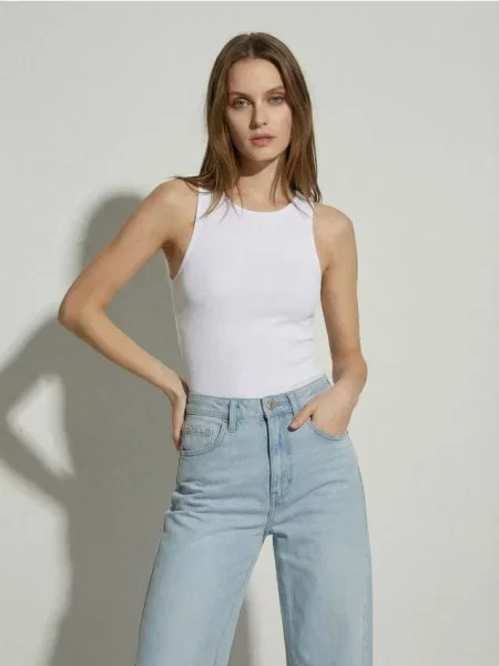 Боді на бретельках білий