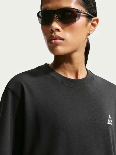 Póló Nike ACG Short-Sleeve T-Shirt Black/ Summit White XS fekete