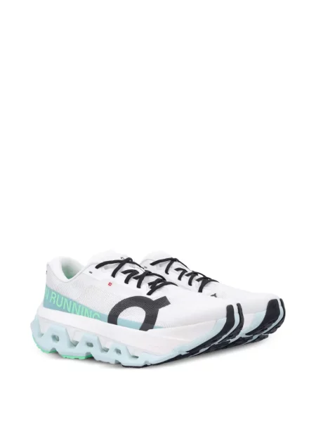 Sneakerși On alb