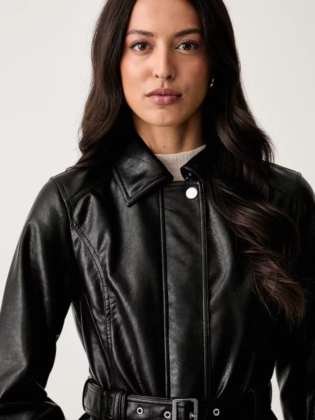 Кожаная куртка Guess