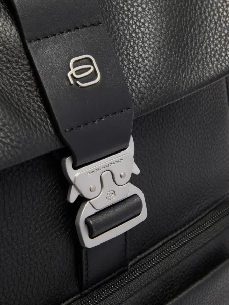 Rucsac Piquadro din piele cu cataramă negru