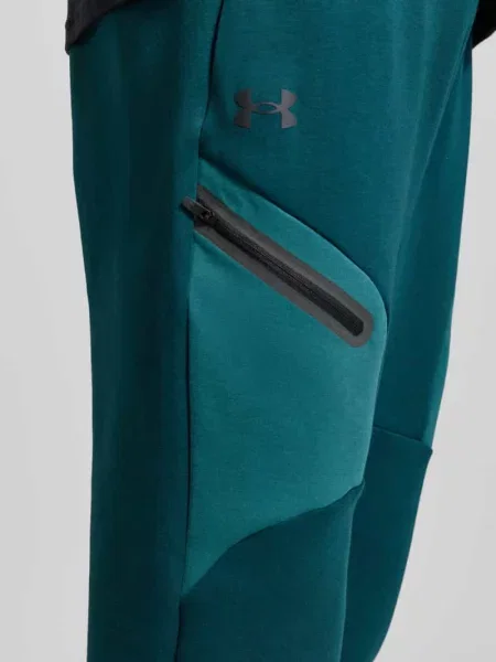 Spodnie dresowe o kroju regular fit z nadrukiem z logo Model Unstoppable' Under Armour