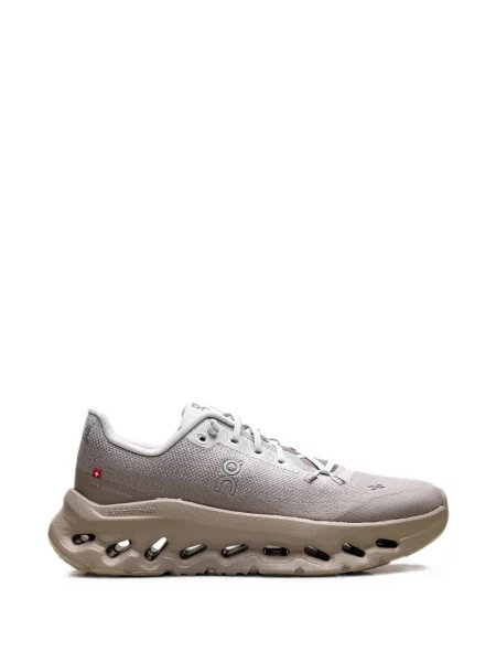 Sneakerși On
