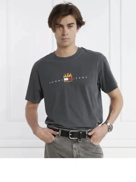 Tommy Jeans Tricou LINEAR FIRE FLAG | Relaxed fit gri
