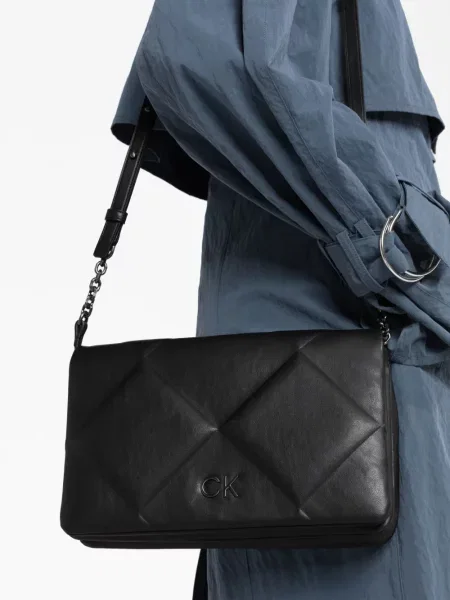 Crossbody kabelka Calvin Klein s autogramem černá