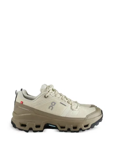 Sneakerși On cu autograf