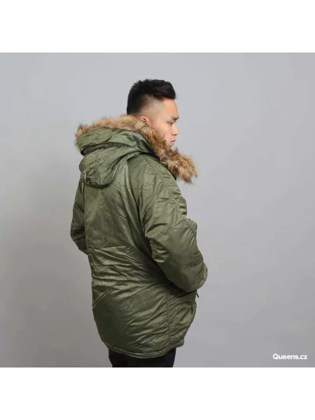 Яке Alpha Industries зелено