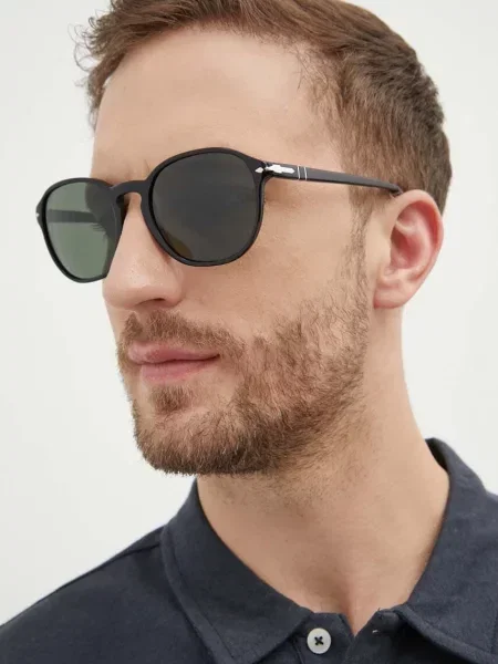 Солнцезащитные очки Persol черные