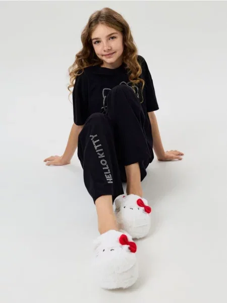 Sinsay Plyšové pantofle Hello Kitty bílá