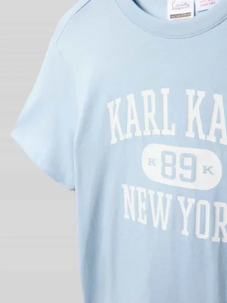 Koszulka z nadrukiem logo krój regular fit Karl Kani błękitna