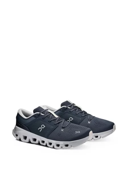 Sneakerși On albastru