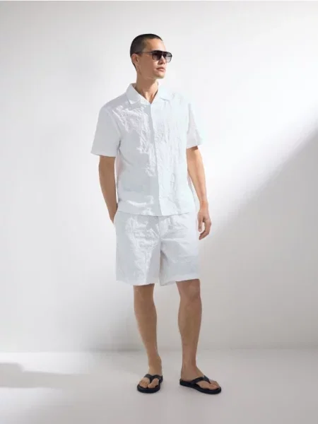 Reserved Pantaloni scurți loose alb