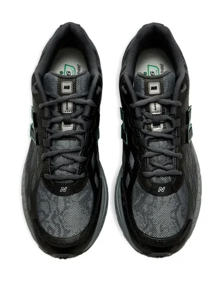 Sneakerși New Balance din piele de căprioară negru
