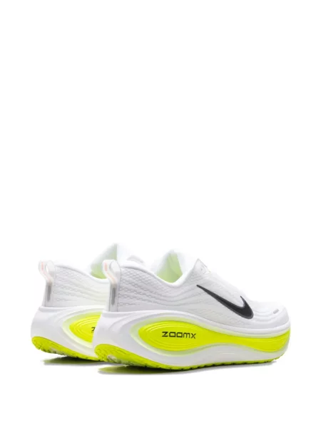 Sneakerși Nike Vomero alb