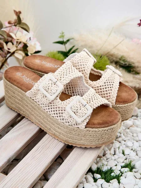 Japonke Resti s platformo rjava