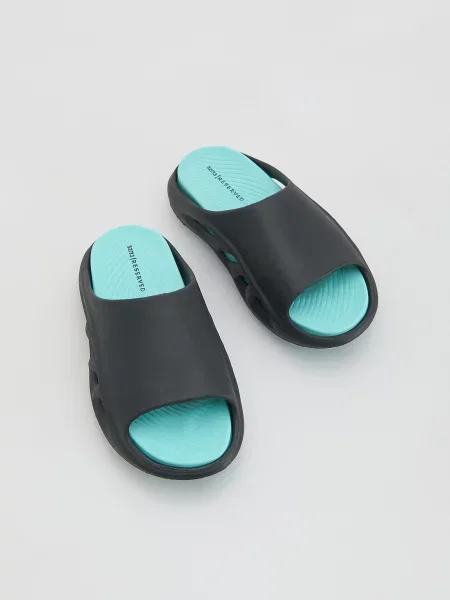 Шлепанцы Reserved черные