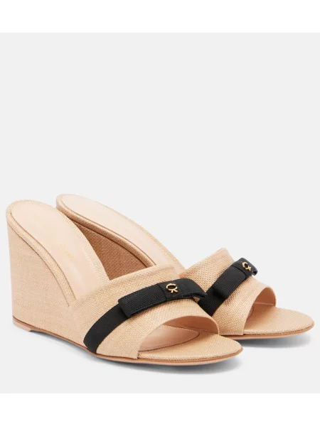 Papuci tip mules Gianvito Rossi cu pană bej