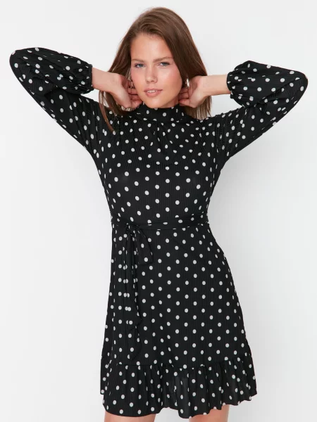 Rochie mini Trendyol cu talie joasă cu volane negru