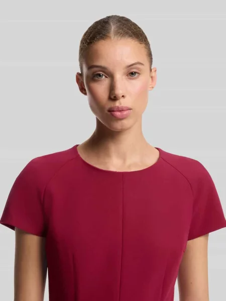 Taliowana sukienka etui z dodatkiem model Kaneni' Hugo