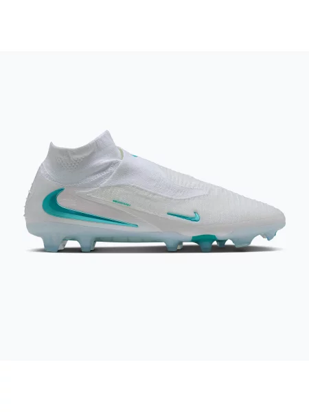 Футбольные кроссовки Nike Phantom белые