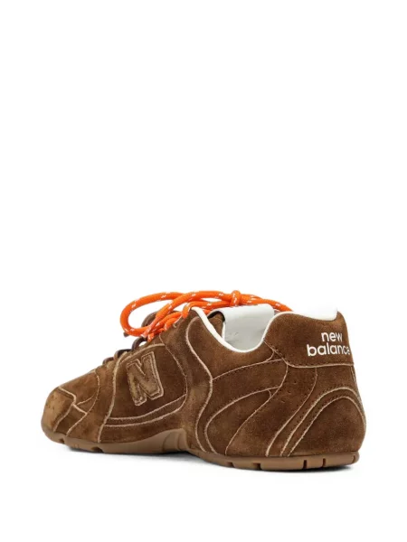 Szarvasbőr sneaker Miu Miu barna