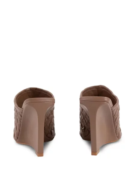 Papuci tip mules Carrano din piele cu pană maro