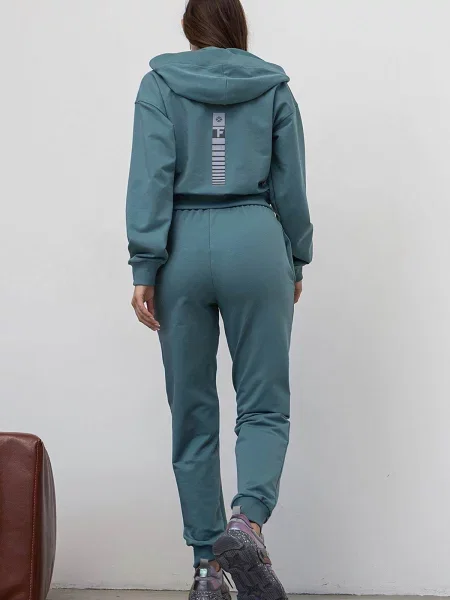Женский спортивный костюм с капюшоном