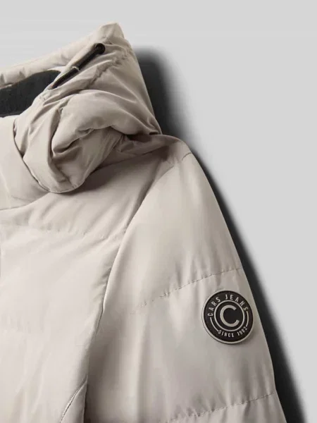 Kurtka pikowana z naszywką z logo model ‘MONYA’ Cars Jeans