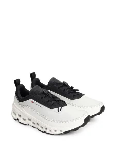 Sneakerși On alb