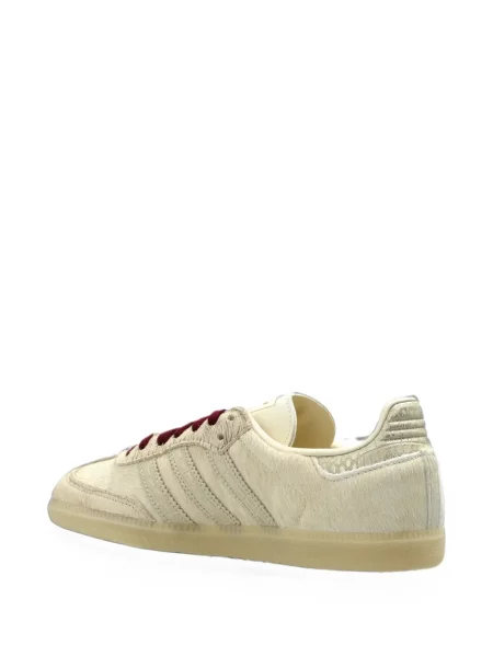 Sală de gimnastică top Adidas cu autograf cu dungi negru