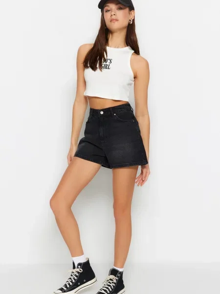 Pantaloni scurți din denim Trendyol cu talie înaltă negru