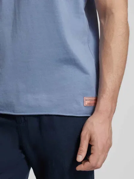 T-shirt z okrągłym dekoltem i detalem z logo Scotch & Soda