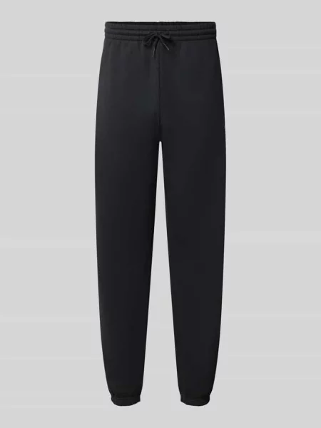 Spodnie dresowe o kroju regular fit z mieszanki bawełny z wyhaftowanym logo New Balance czarne