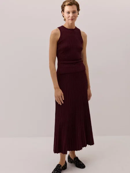 Топ Reserved красный