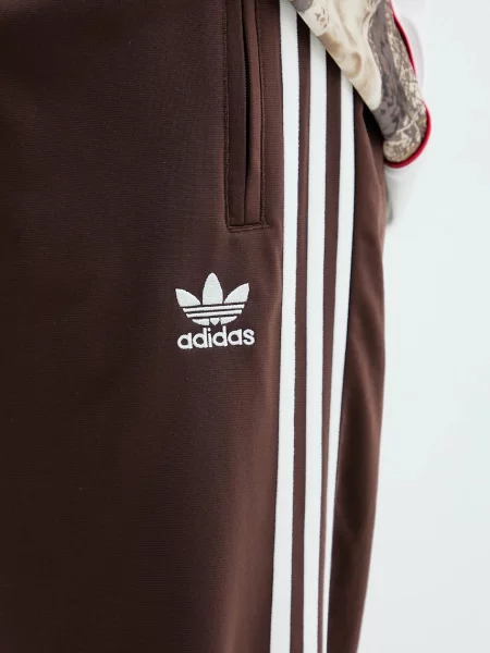 Спортивні штани adidas Originals Firebird Tp з аплікацією коричневий